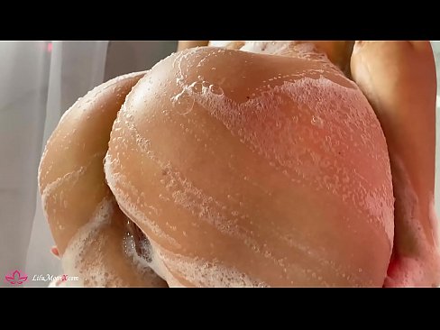 ❤️ Brunete masturbē makstiņu ar vibratoru līdz intensīvam orgasmam dušā ️ Porno pie mums lv.niceporn.ru ❤