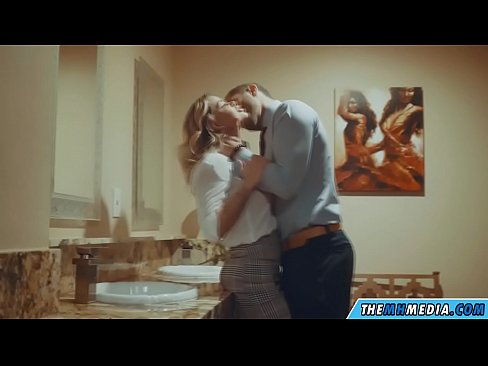 ❤️ Kad krūtiska blondīne pavedina tevi publiskā tualetē ️ Porno pie mums lv.niceporn.ru ❤
